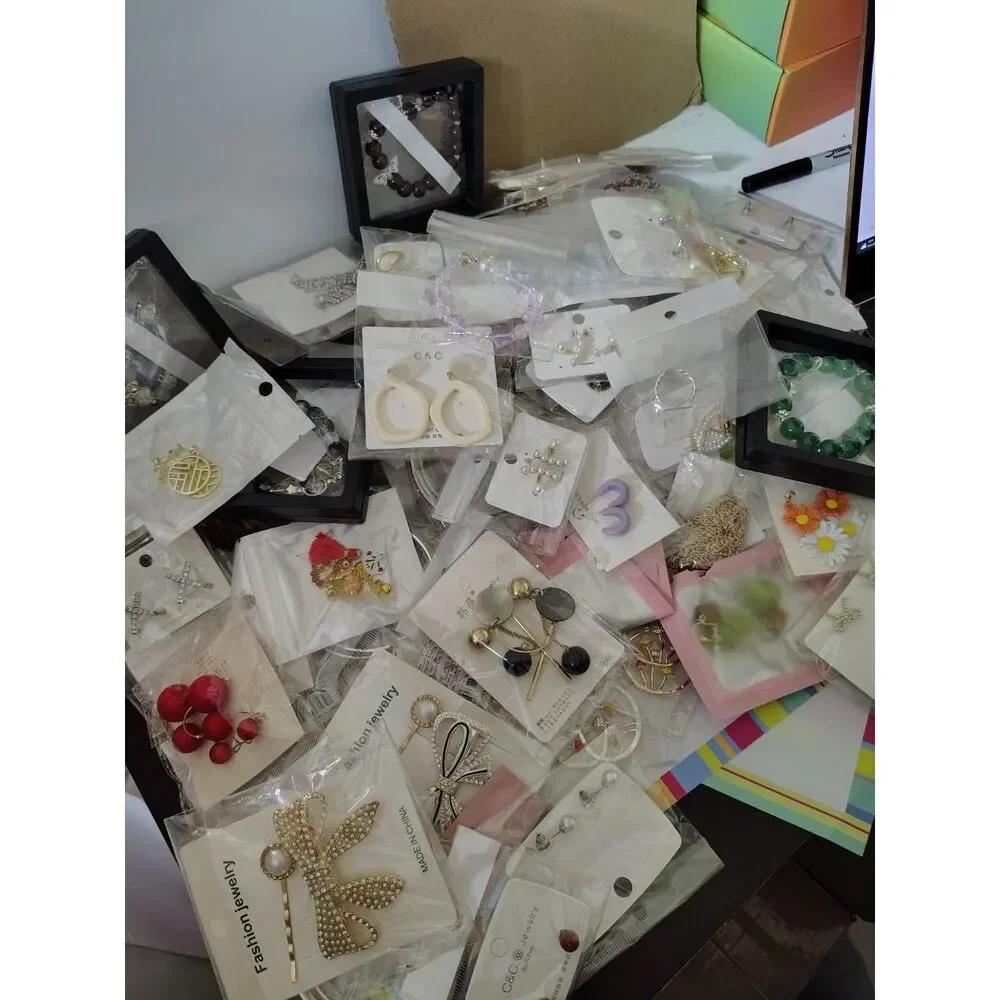 Huge Costume Jewelry Lot (196) - 75+ pieces